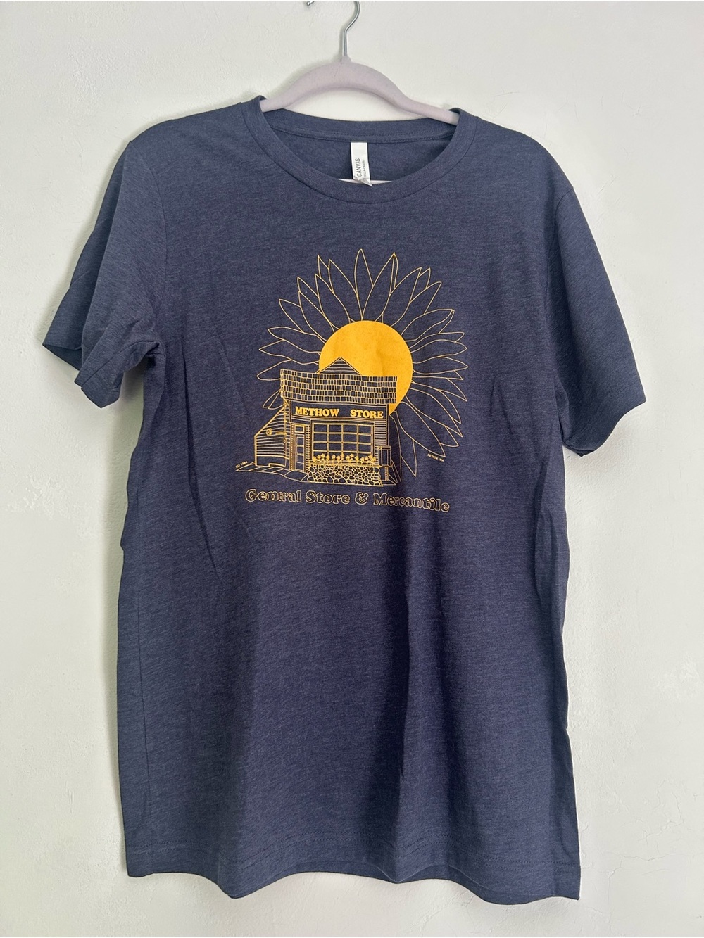 NEW Vintage Graphic Tee - “Methow Valley Store” Grey with Yellow Sun Size M